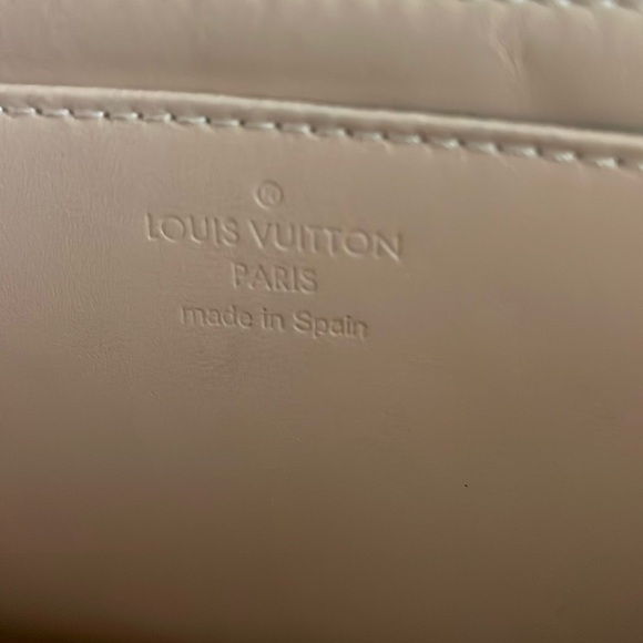 Pre-loved Louis Vuitton Patent Louise Wallet Dune - Picture 7 of 9